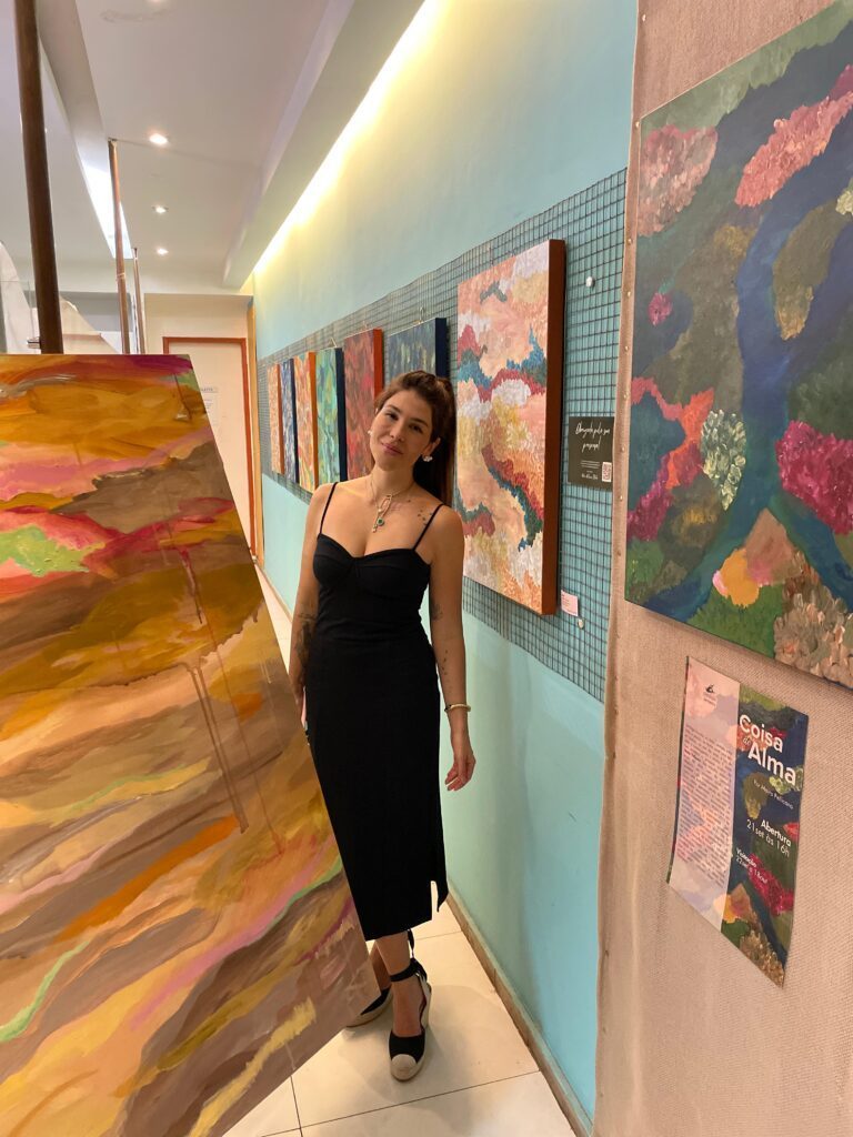 Abstract Painting Heals the Mind and Releases Emotions in Pure Colors